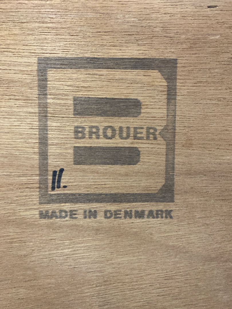 Brouer Dresser