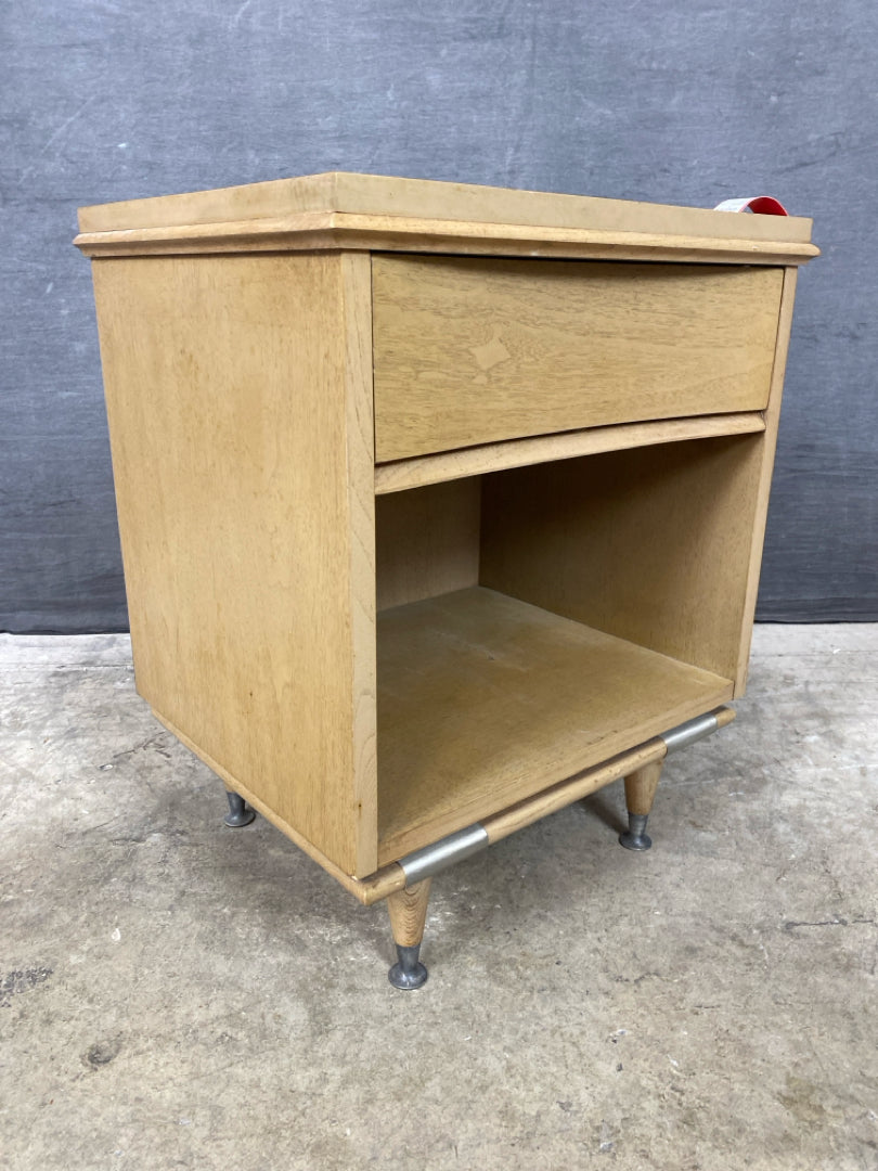 Unagusta Night Stand