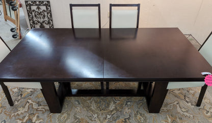 O-Pailier Table with Chairs