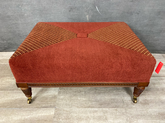 Kravet Ottoman
