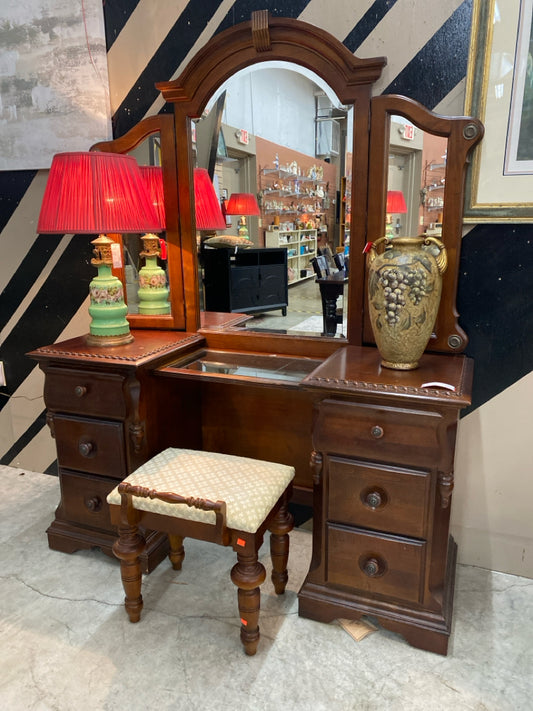 Broyhill Vanity