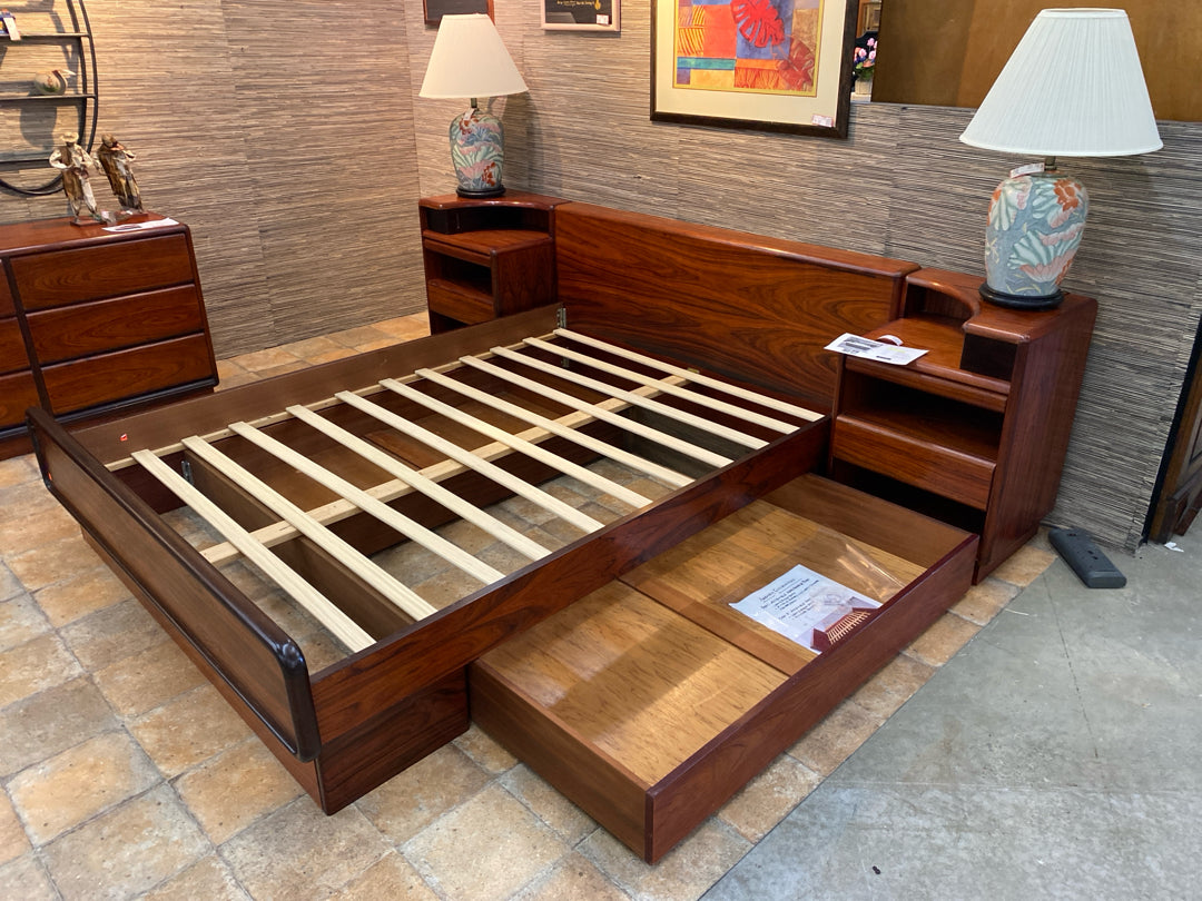 Brouer Queen Bed