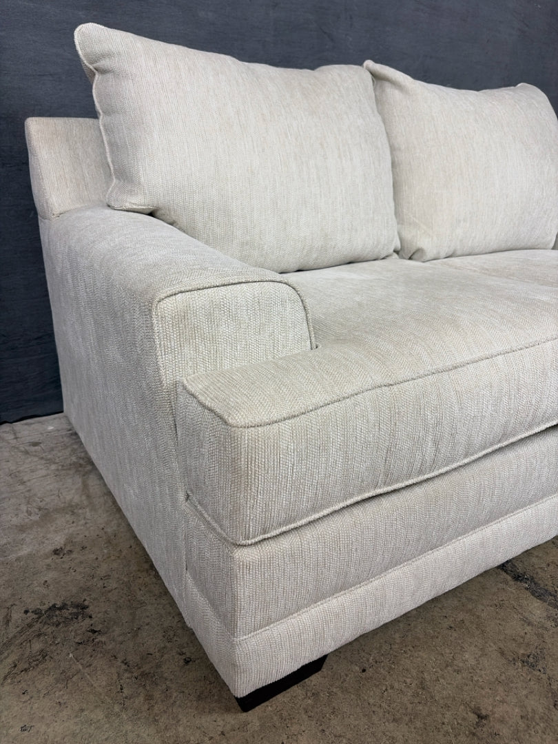 United Furn. Love Seat