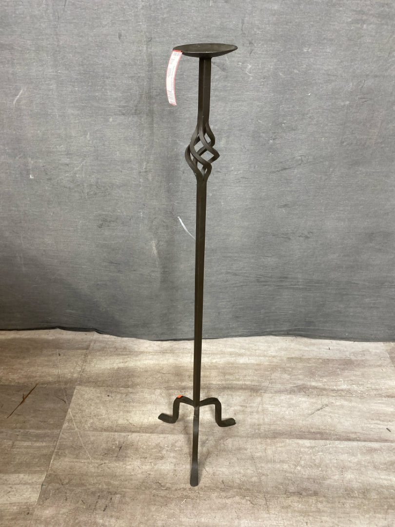 Pillar Holder