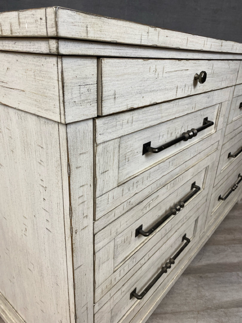 Klaussner Dresser