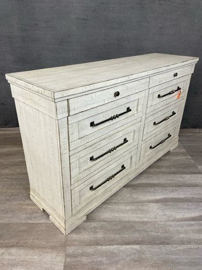 Klaussner Dresser