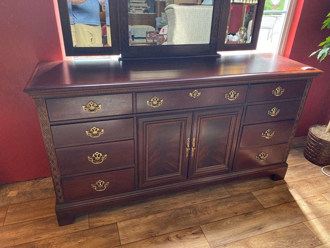 Dresser