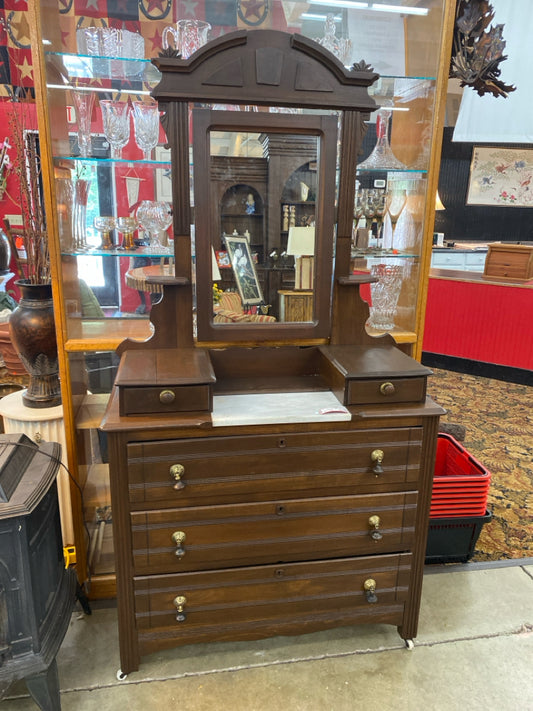 Dresser