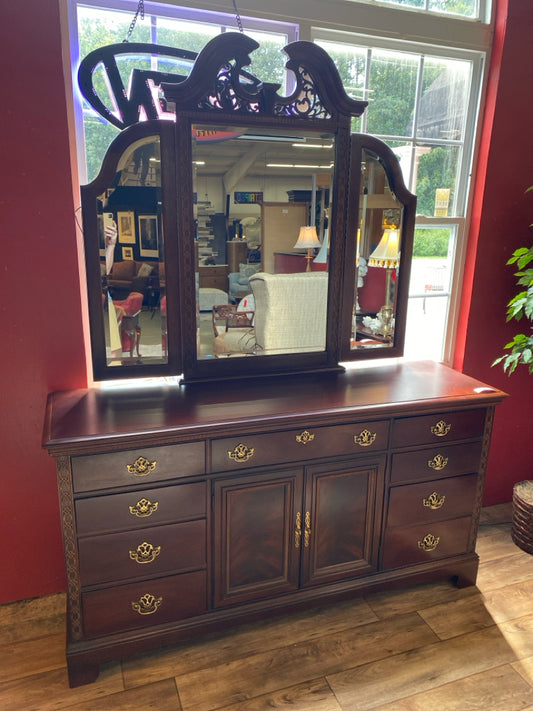 Dresser